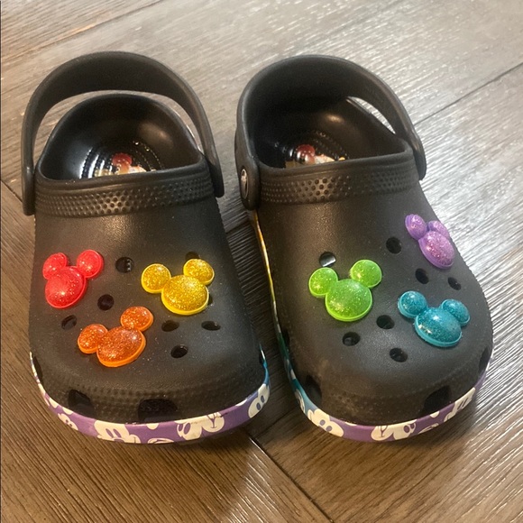 CROCS Kids Water Shoes with Rainbow and Mickey Design - Picture 2 of 13